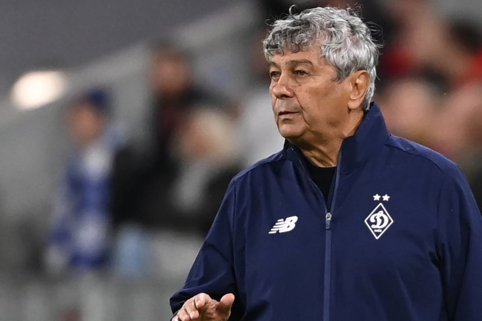 Ältester Nationaltrainer nach Zusammenbruch in Uni-Klinik eingeliefert