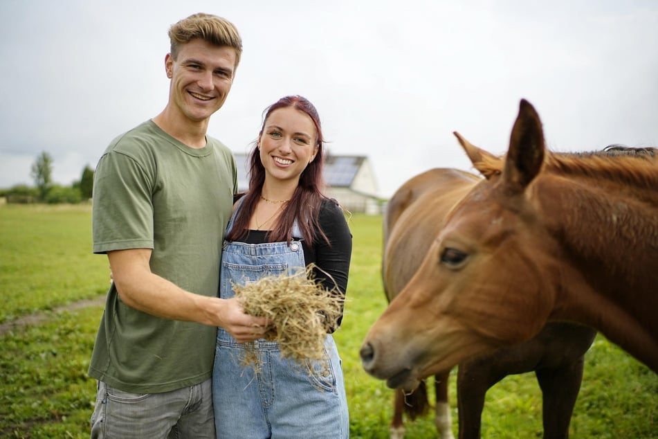 Ackerbauer Friedrich (29) und seine ehemalige Hofdame Laura (26) sind ein glückliches Paar.