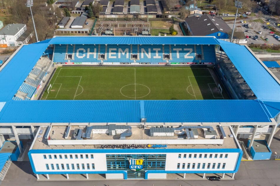 Das CFC-Stadion an der Gellertstraße verursacht noch Jahre nach der Eröffnung Baukosten.