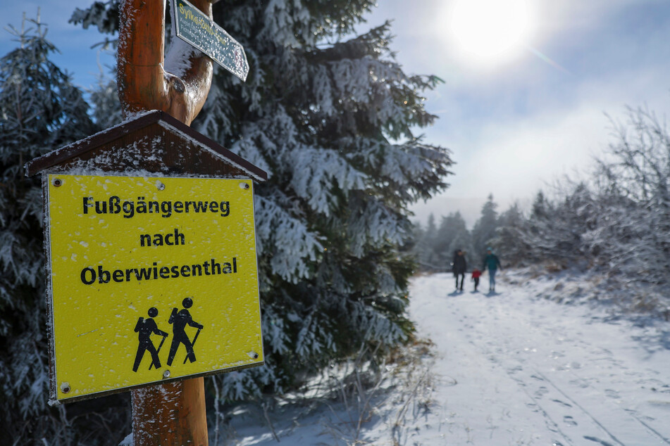Im Erzgebirge ist schon der Winter eingekehrt. Weitere Schneefälle werden erwartet.