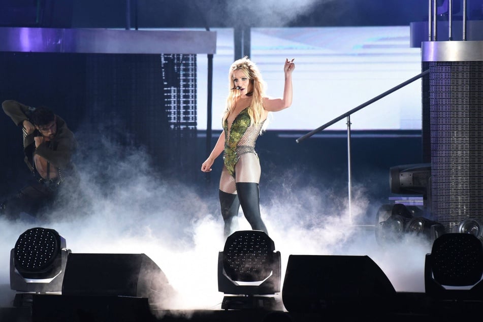 Britney Spears won't be performing at this year's MTV VMAs despite online rumors suggesting she would.