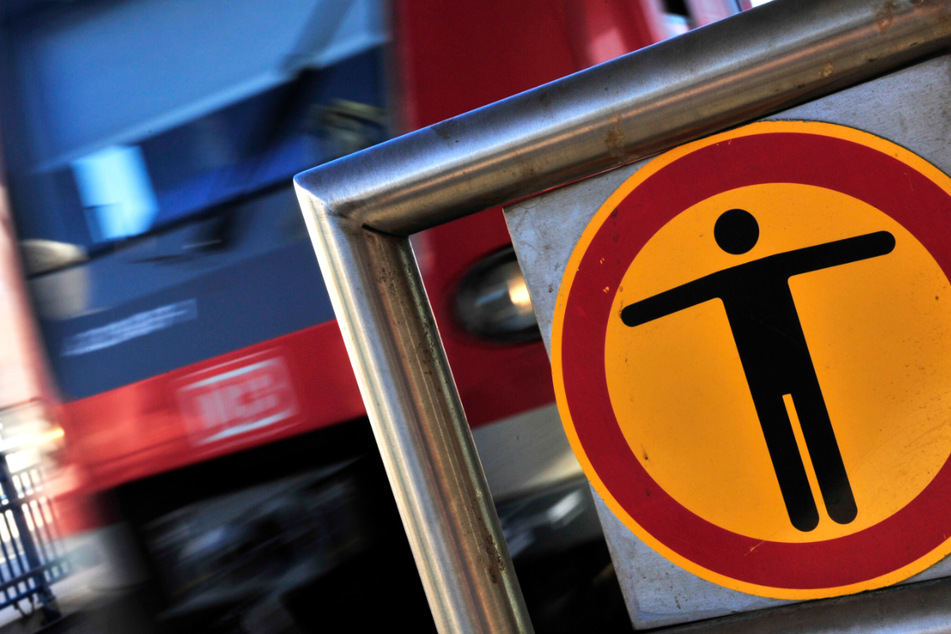 Mädchen (13) stürzt ins Gleis, dann donnert eine S-Bahn mit 100 km/h heran