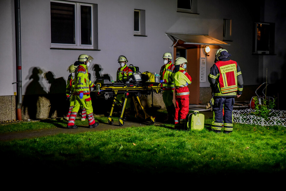Die Feuerwehr war in Hürth im Einsatz. Ein 66-Jähriger ist bei einem Wohnungsbrand ums Leben gekommen.