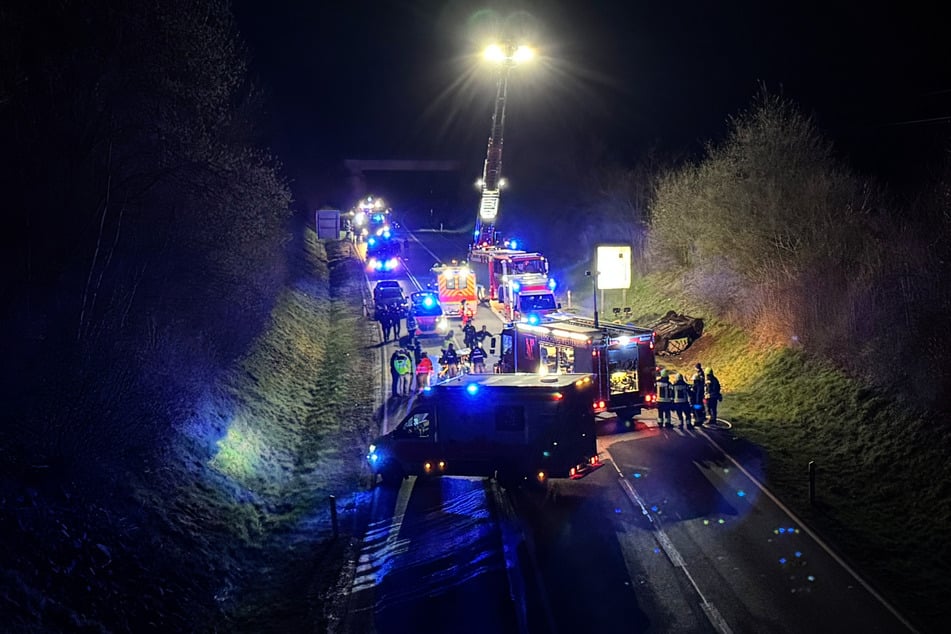Für die Unfallaufnahme sperrte die Polizei die L288 bis gegen 3 Uhr ab.