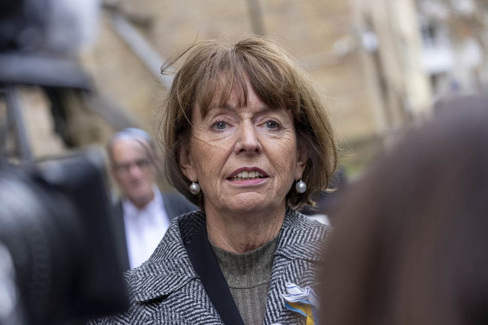 Die ehemalige Kölner Oberbürgermeisterin Henriette Reker (69) wurde 2015 nach einer Messerattacke sogar lebensgefährlich verletzt. (Archivfoto)