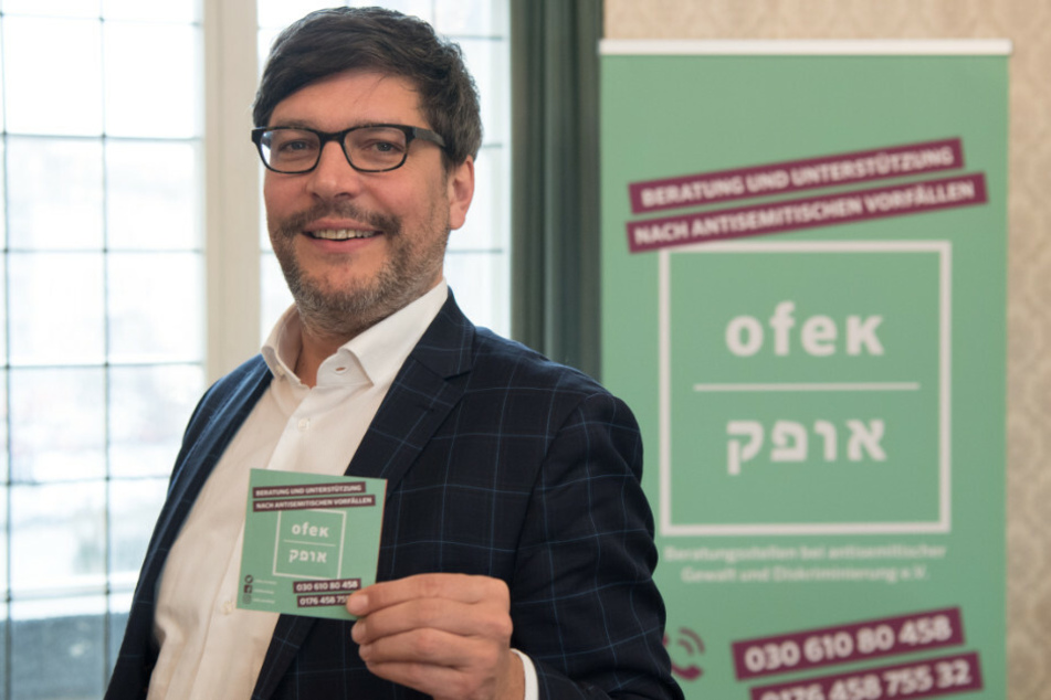Berlins Justizsenator Dirk Behrendt stellt die Beratungsstelle bei antisemitischer Gewalt und Diskriminierung (OFEK) vor.