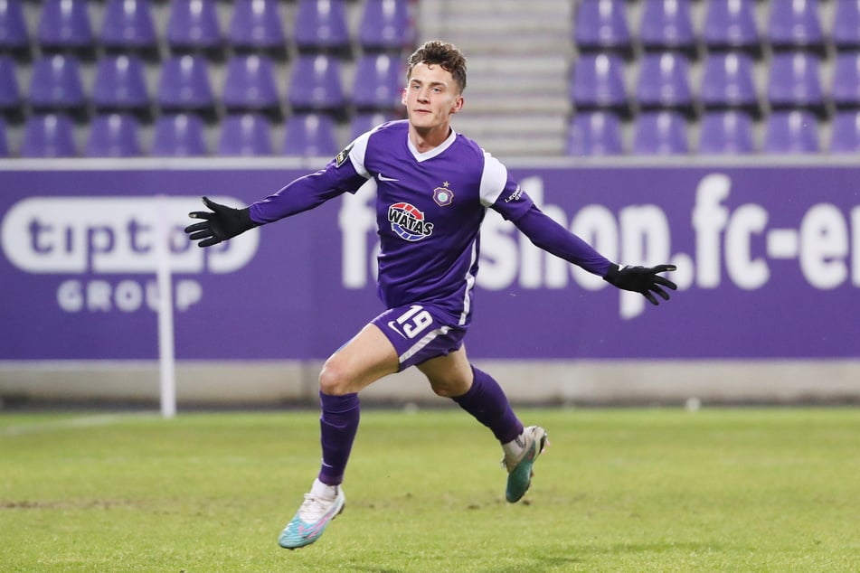 Freude bei Omar Sijaric (21) nach seinem 1:0-Treffer.