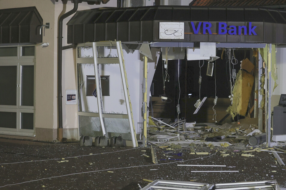 Erneut Geldautomat im Main-Kinzig-Kreis gesprengt: Polizei fahndet mit Großaufgebot!