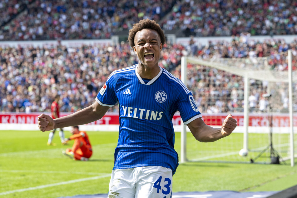 In seiner ersten Profisaison bei Schalke 04 spielte sich Assan Ouedraogo (18) ins Blickfeld zahlreicher Klubs. Den Zuschlag erhielt jetzt RB Leipzig.