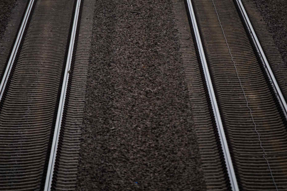 Eine Gruppe Gleichaltriger hatte den Jungen zu der Mutprobe angestiftet. (Symbolbild)