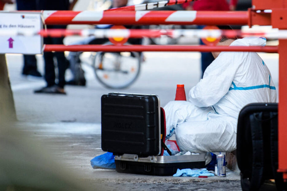 Polizei und Spurensicherung waren mit einem Großaufgebot am Tatort im Einsatz. (Archivbild)