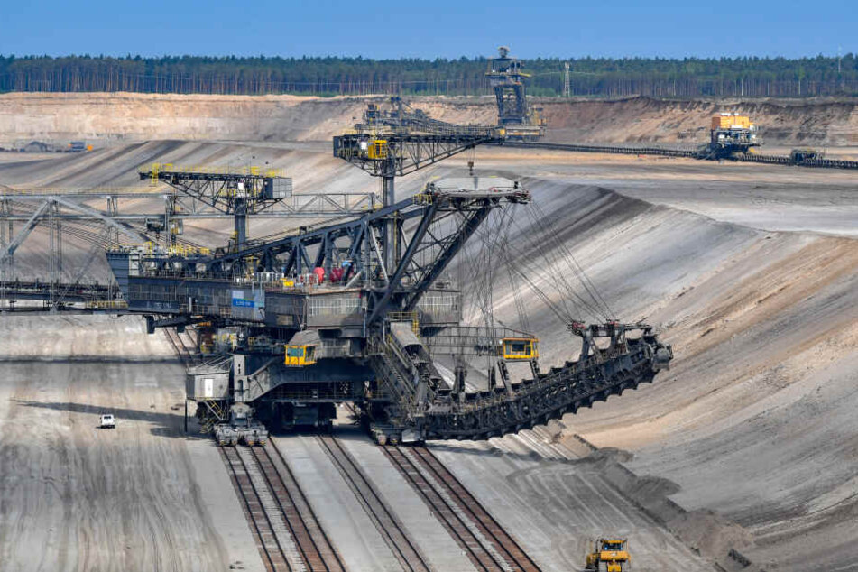 Das Braunkohlekraftwerk Jänschwalde in Brandenburg soll bis Ende 2028 vom Netz gehen.
