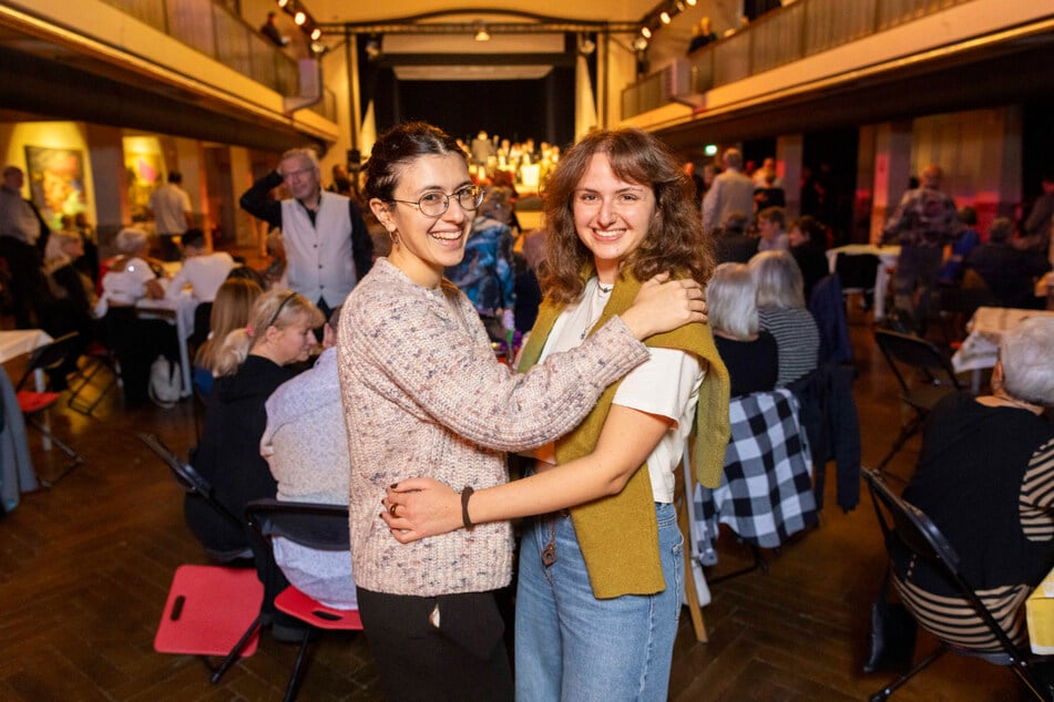 Ein Event für alte Leute? Die beiden italienischen Doktorandinnen Flavia Lo Sardo (27, l.) und Laura Salamone (26, r.) finden das Quatsch.