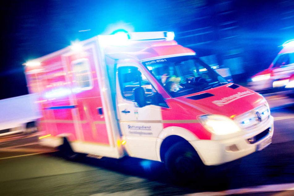 Die beiden Schläger wurden in zwei unterschiedliche Krankenhäuser gebracht. (Symbolfoto)