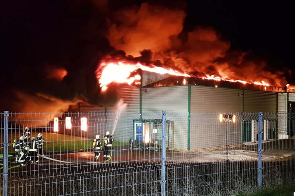 Die Halle von Schüco brannte lichterloh.
