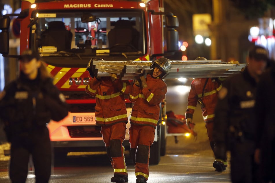 Around 100 firefighters were on site battling the flames. (archive photo)