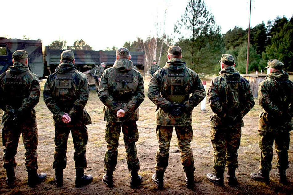 Wollte der Oberleutnant Straftaten begehen, diese dann Flüchtlingen in die Schuhe schieben.
