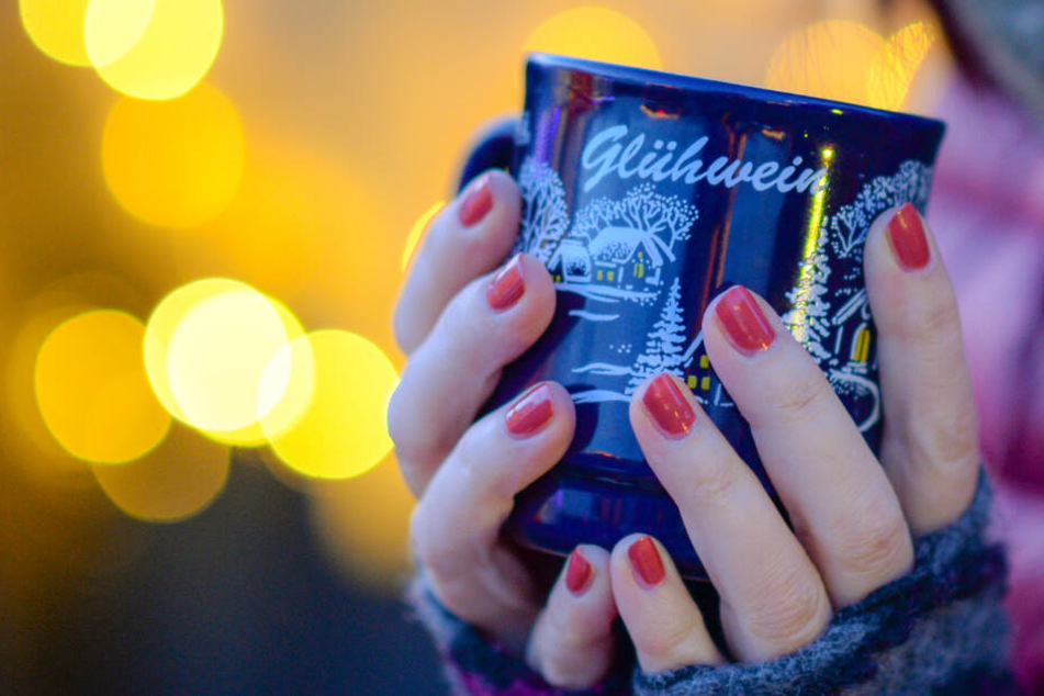 Selbst Discounter haben mittlerweile Winzer-Glühwein im Angebot (Symbolfoto).