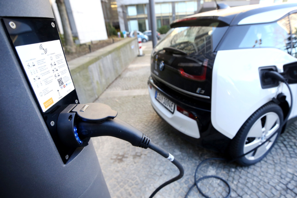 Den Akku des Autos aufladen geht im Ländle inzwischen an immer mehr Orten. (Symbolbild)