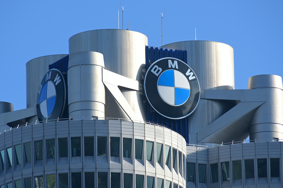 Das BMW-Logo auf dem Firmensitz des Automobilherstellers in München zu sehen.