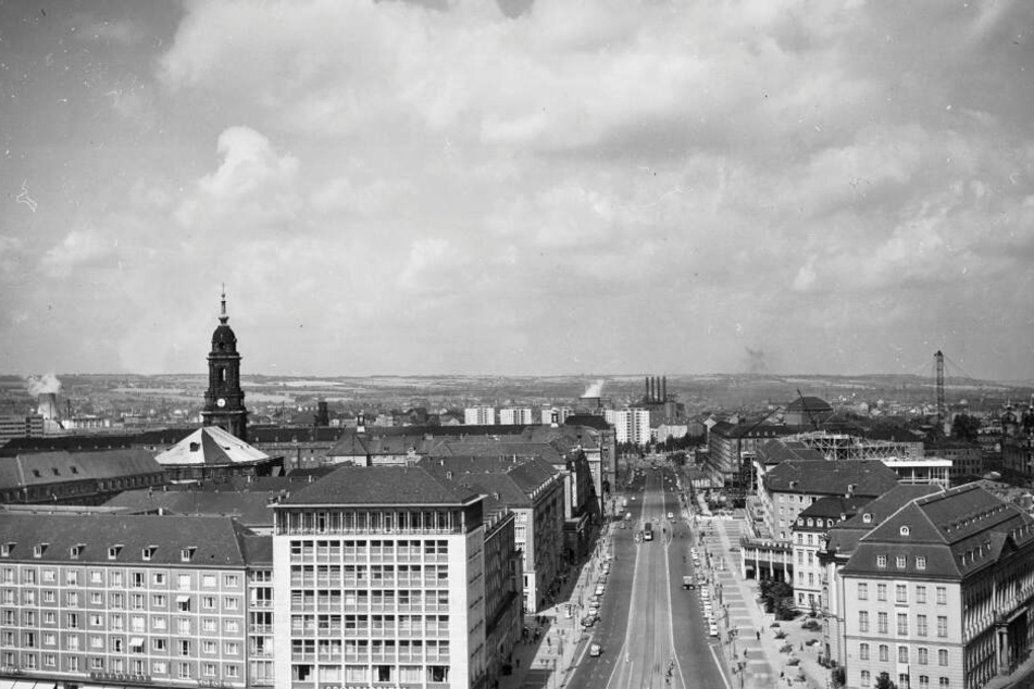 Die Ernst-Thälmann-Straße zu DDR-Zeiten. Nach der Wende wurde sie in Wilsdruffer Straße umbenannt.
