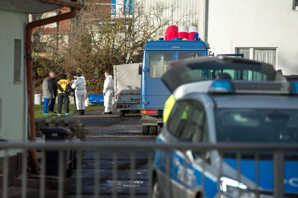 Das Ehepaar war nach bisherigem Ermittlungsstand im Hof seines Hauses durch "massive Gewalteinwirkung" getötet worden.