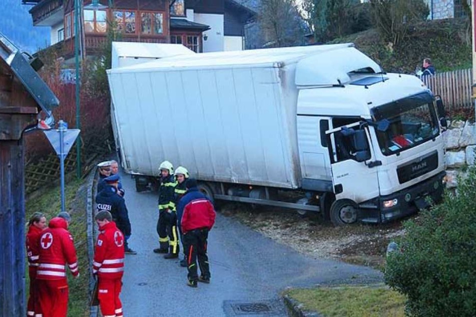 Der eigene LKW zerquetschte den Deutschen an einer Mauer.