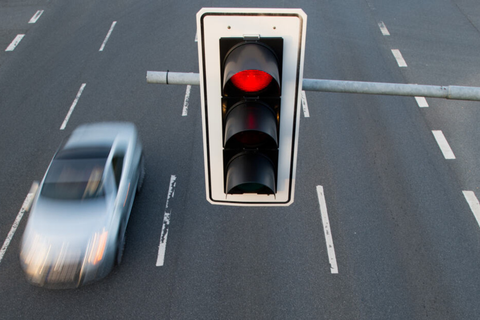 Der Streit eskalierte an einer roten Ampel. (Symbolbild)