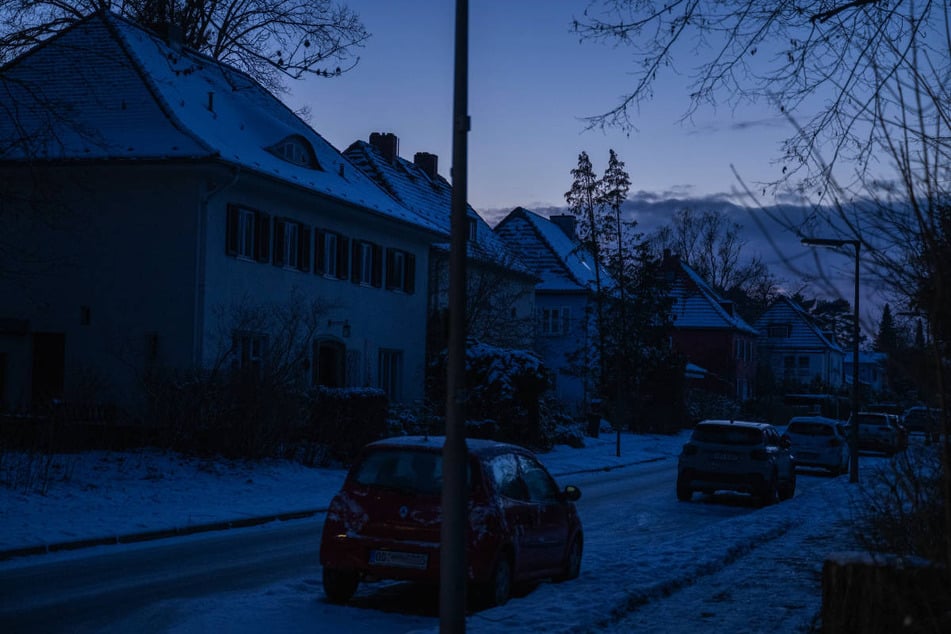 Im Südwesten Berlins warten viele Menschen weiterhin auf den Wiederanschluss an die Stromversorgung.
