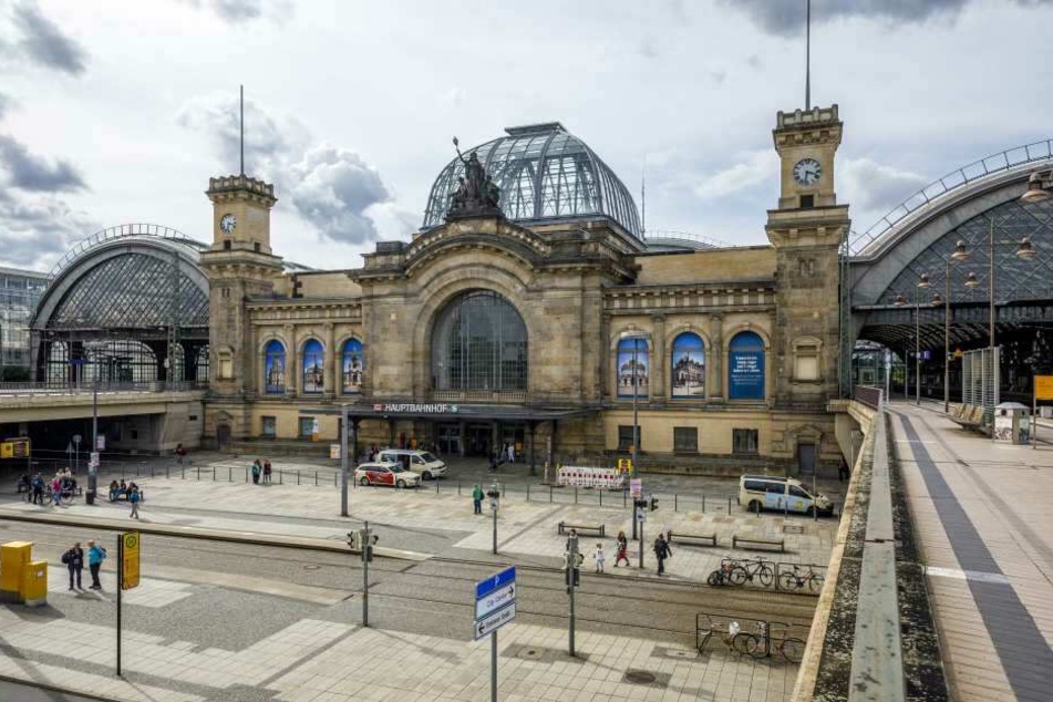 Der Dresdner Hauptbahnhof wird aus LEGO-Steinen nachgebaut.