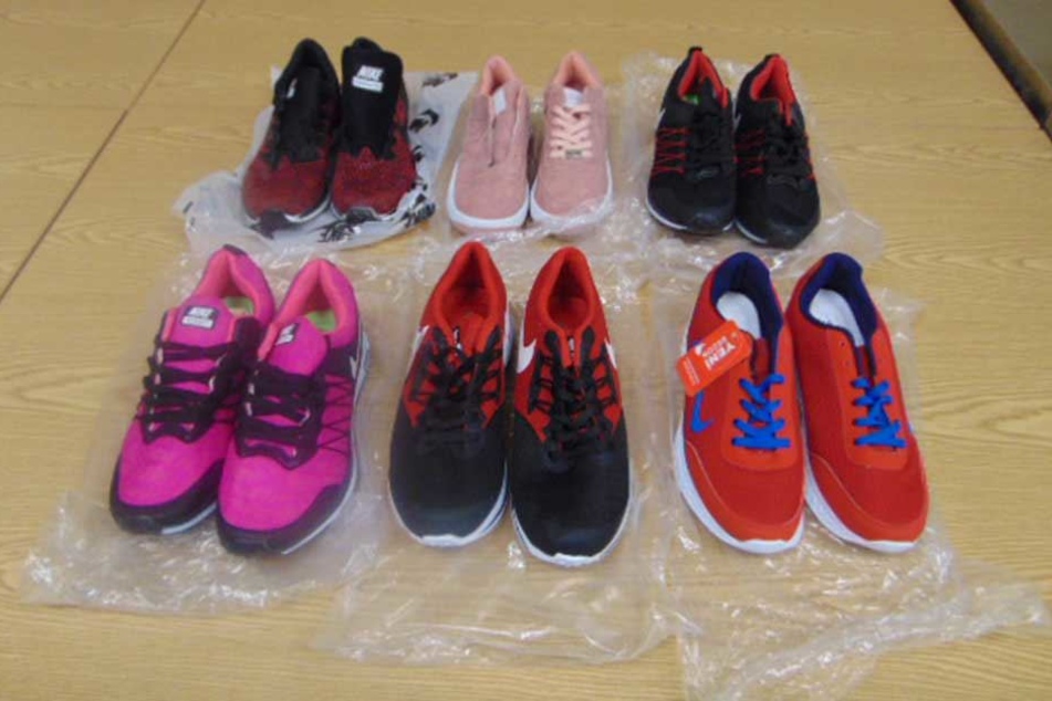 Sollen Markenturnschuhe sein, sind aber nur billige Fälschungen.