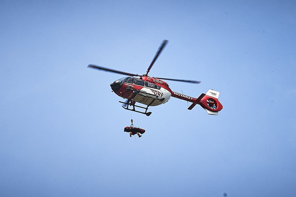 Mit dem Rettungshubschrauber wurde der Mann ins Krankenhaus geflogen.