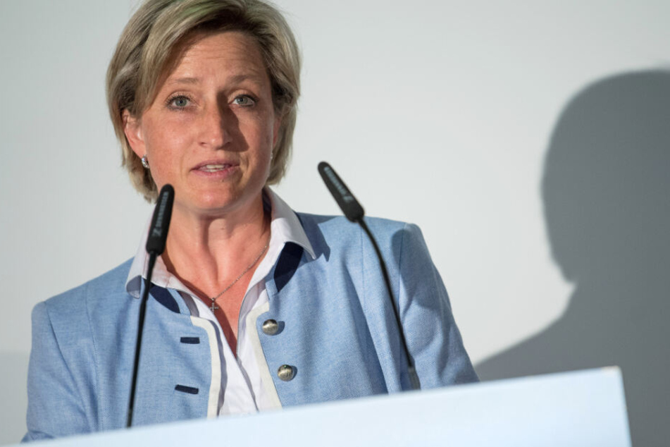 Wirtschaftsministerin Nicole Hoffmeister-Kraut (47, CDU) macht die Mobilfunkabdeckung Sorgen.