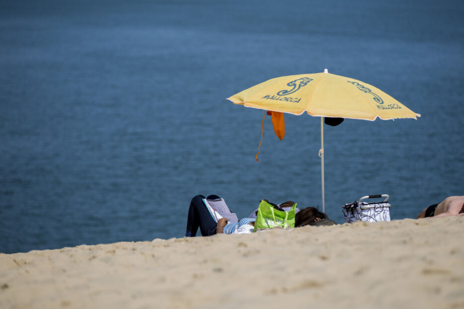 Die leblose Frau wurde im Strandbad entdeckt. (Symbolbild)