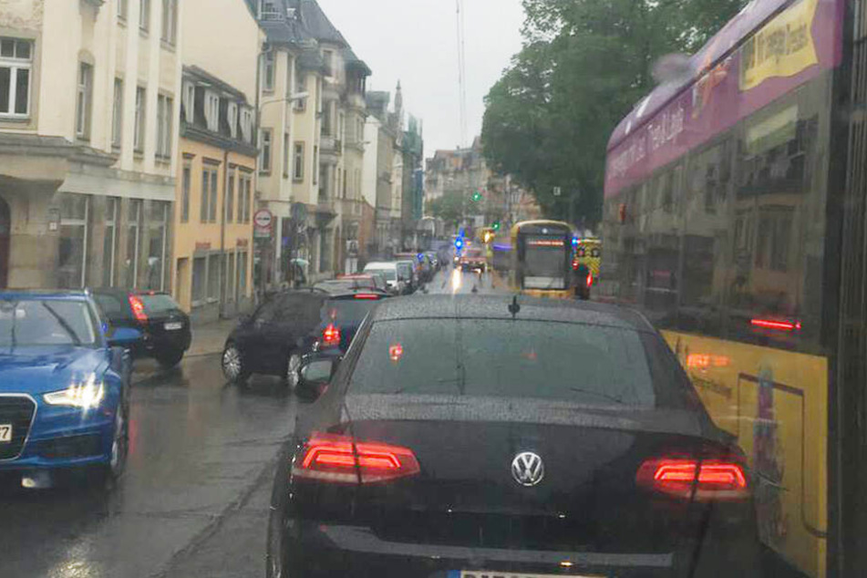 Rasch entwickelte sich auf der Bautzner Landstraße ein Stau.