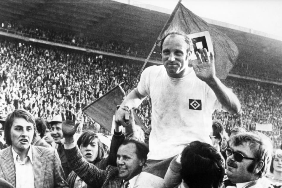 HSV-Legende Uwe Seeler (†85) ist mit 18 Treffern der Rekordtorschütze des Duells zwischen den Rothosen und Werder Bremen. (Archivfoto)