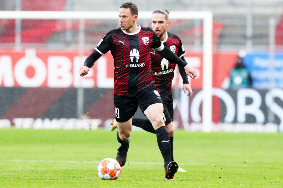 Marcel Gaus (32, left) and Jonatan Kotzke (32) are also due to leave FC Ingolstadt 04.
