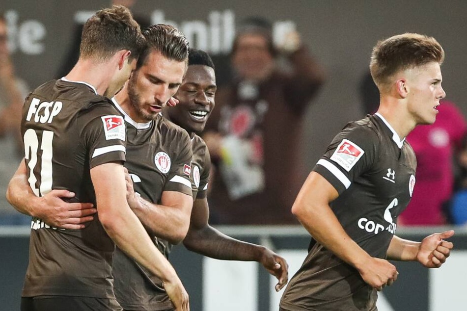 James Lawrence (l-r), Dimitrios Diamantakos trainieren individuell, Christian Conteh fehlt krankheitsbedingt.
