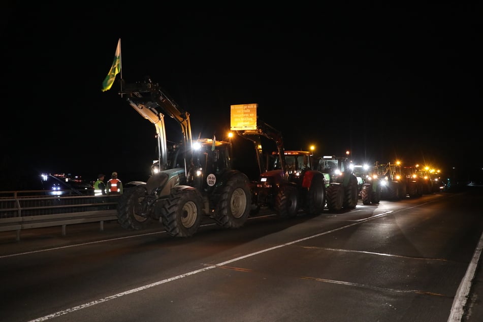 Bauern besetzen Autobahnbrücken in Sachsen!