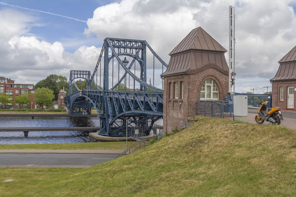 Blick auf die Kaiser Wilhelm Brücke in Wilhelmshaven. (Symbolbild)