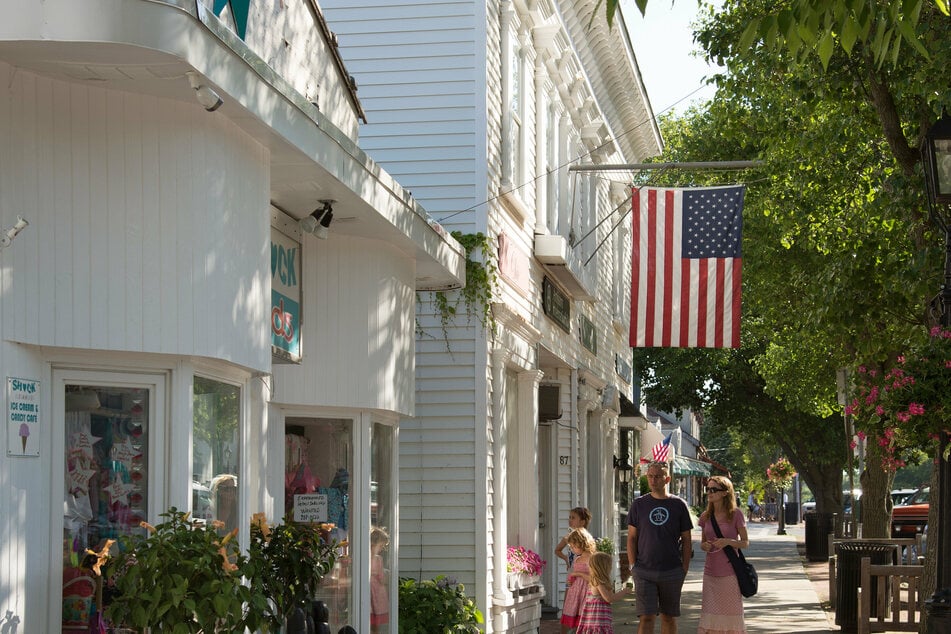 Flanieren gehen in den Hamptons ist mehr ein "Sehen und Gesehen werden", beklagen alteingesessene Bewohner.