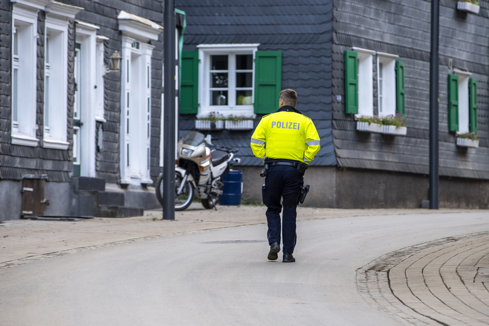 Während der Flut hatte es vermehrt Meldungen über Diebstähle gegeben, bei denen Sachen vom Straßenrand eingesammelt wurden, die dort zum Trocknen standen. (Symbolbild)