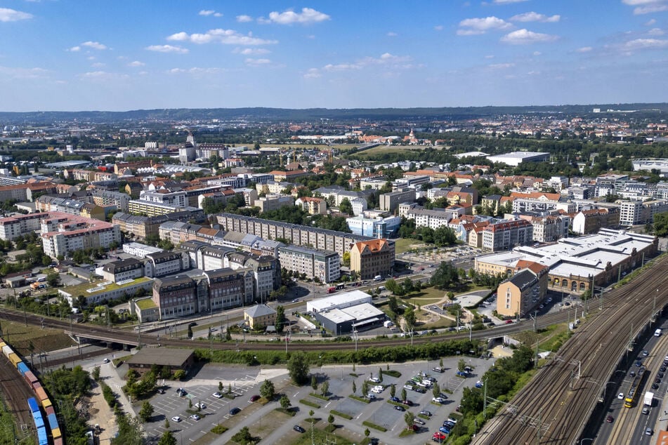 Die Friedrichstadt aus der Vogelperspektive: Auch die vorgelagerte Weißeritzstraße (entlang Bahnhof Mitte) ist mit rund 20.000 Autos pro Tag viel befahren.