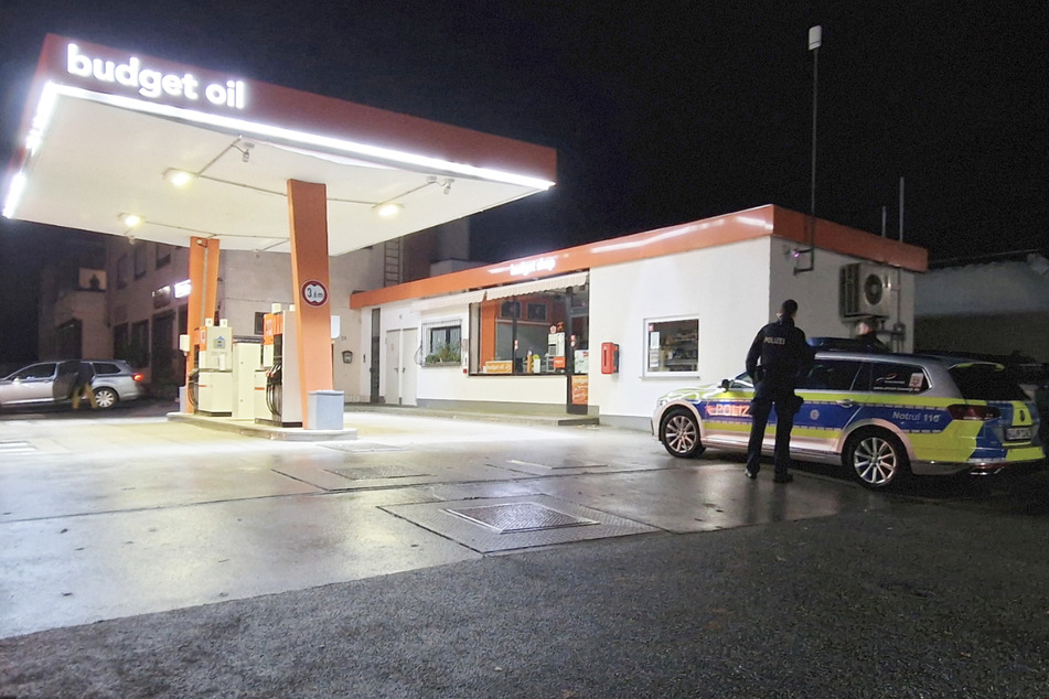 Tankstelle in Groß-Gerau überfallen: Täter weiter flüchtig