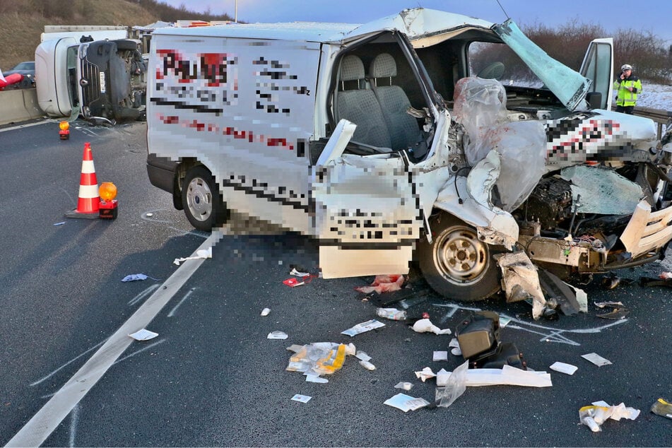 Unfall A8: Am Stauende krachte es: Schwerer Unfall fordert vier Verletzte