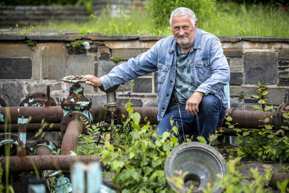 Friedrich Crasser (66) von der Unabhängigen Bürgerinitiative Rabenstein (UBR) freut sich über die Unterstützung im Stadtrat für den Rosenbrunnen.