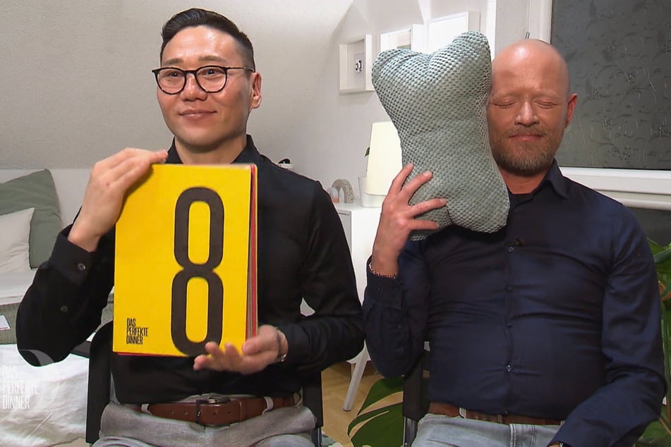 Ganbold ist glücklich über die harmonische Gruppe. Am ersten Abend verteilt er 8 Punkte.