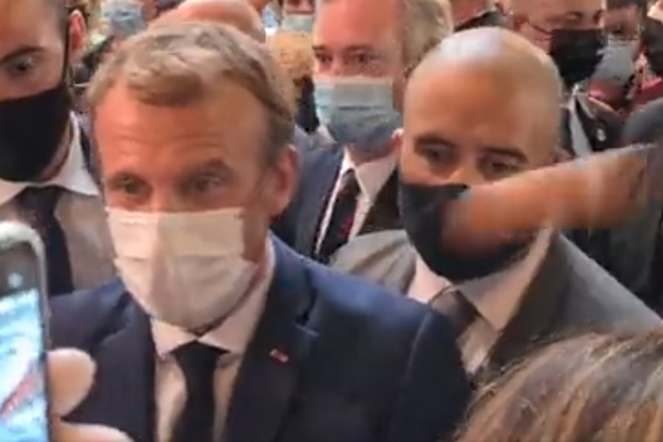 Frankreichs Präsident Macron von 19-Jährigem mit Ei beworfen