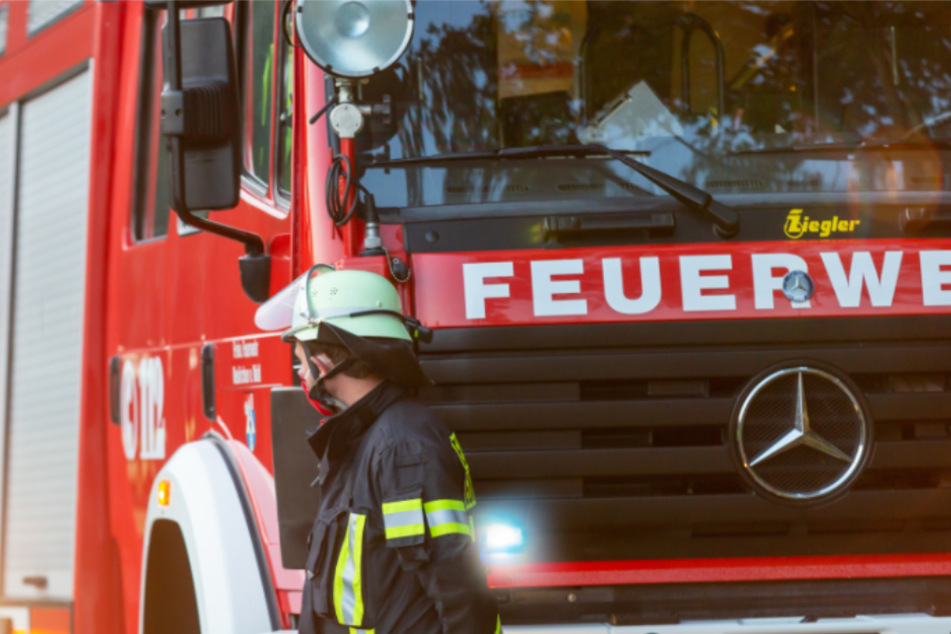Feueralarm im Erzgebirge: Carport steht in Flammen