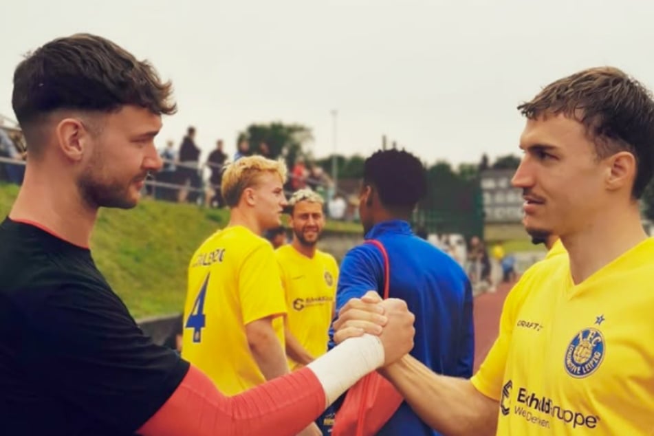 Feiern den dritten Sieg im dritten Test: Niclas Müller (23, l.) und Jonas Arcalean (28).